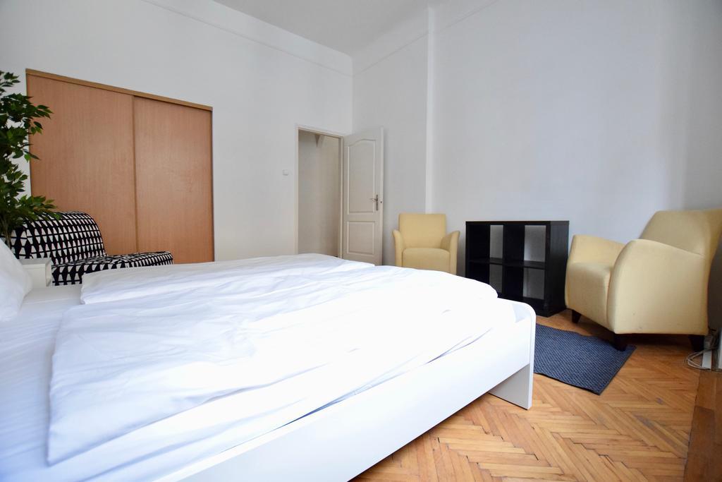Budget Apartment By Hi5 - Akacfa 4 Budapest Luaran gambar